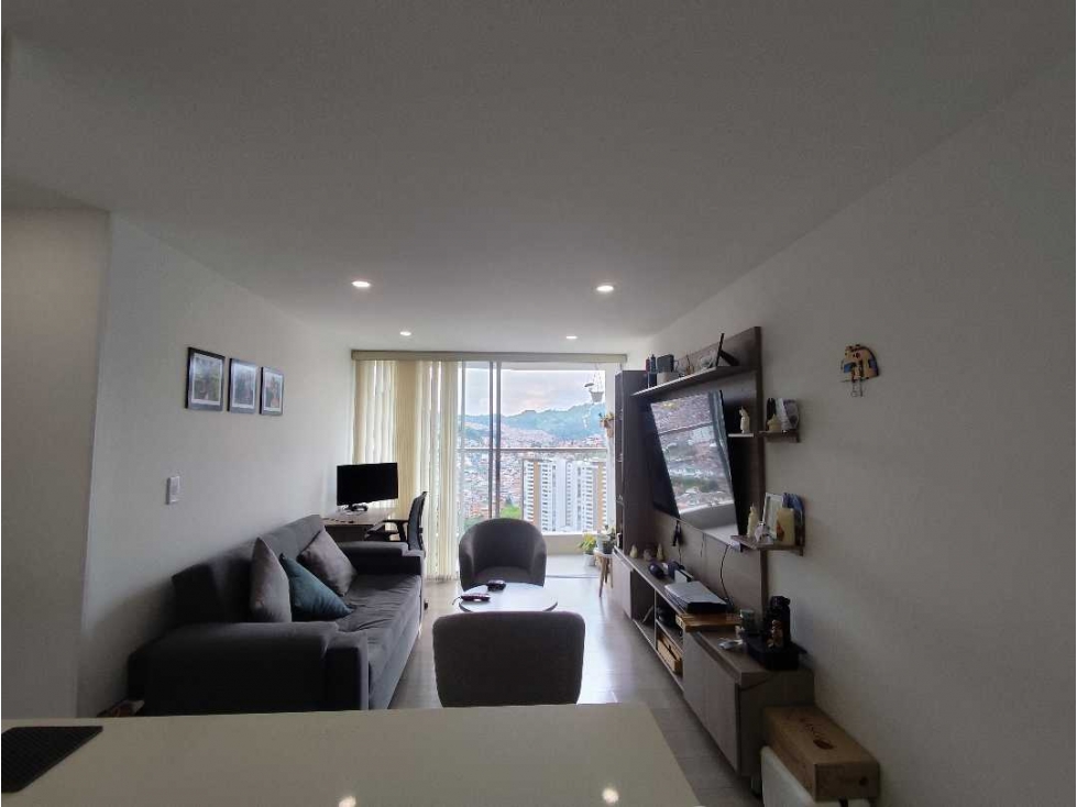 En Venta Apartamento de 3 Habitaciones, Parqueadero y Deposito Leonora - 3