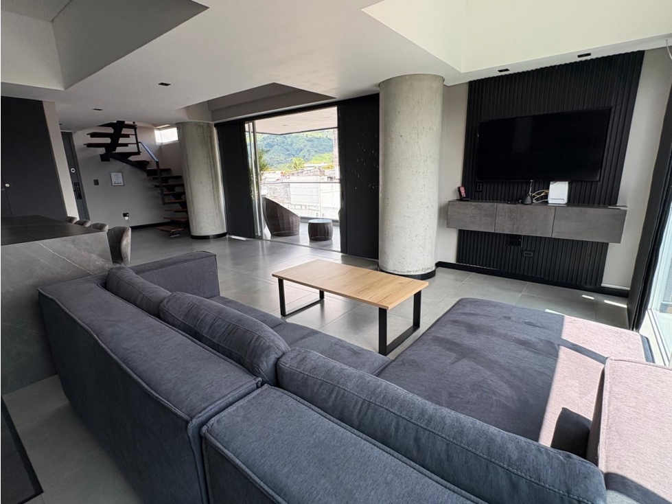 EN VENTA APARTAMENTO DUPLEX AMOBLADO EN LA AVENIDA 30 DE AGOSTO