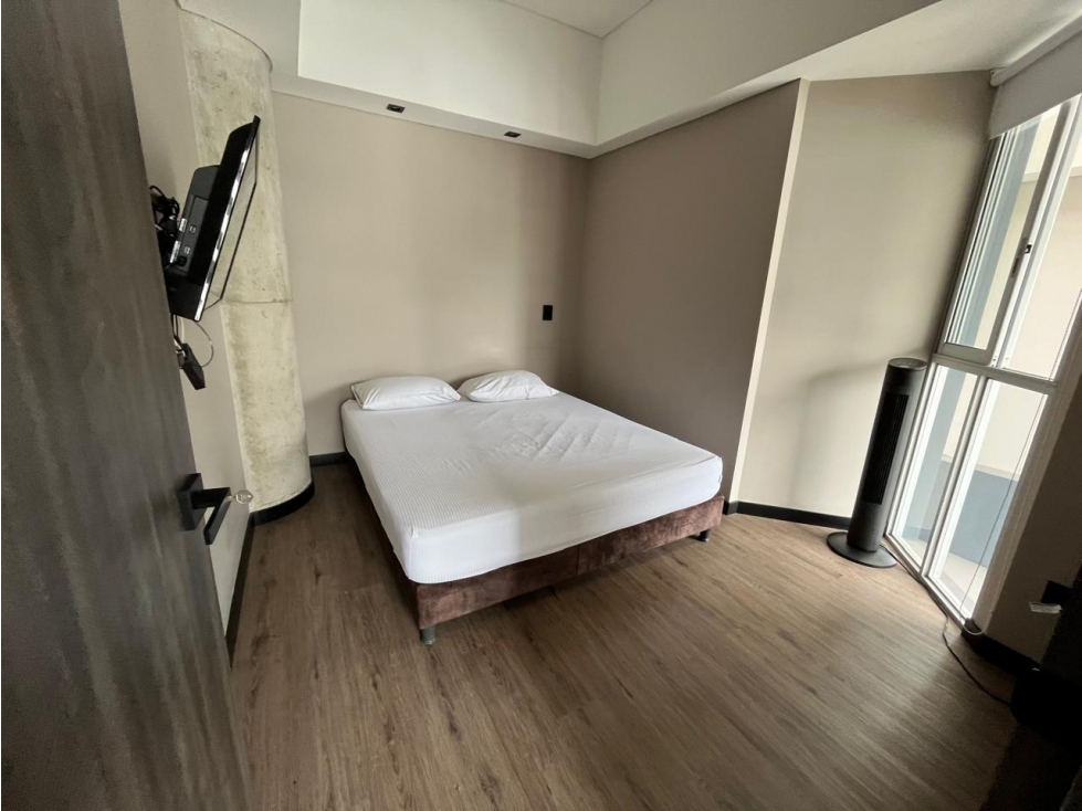 EN VENTA APARTAMENTO DUPLEX AMOBLADO EN LA AVENIDA 30 DE AGOSTO — foto 4