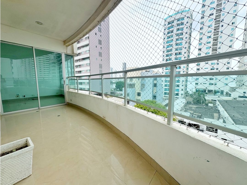 EN VENTA! APARTAMENTO EN CASTILLOGRANDE CON VISTA AL MAR Y BAHÍA!