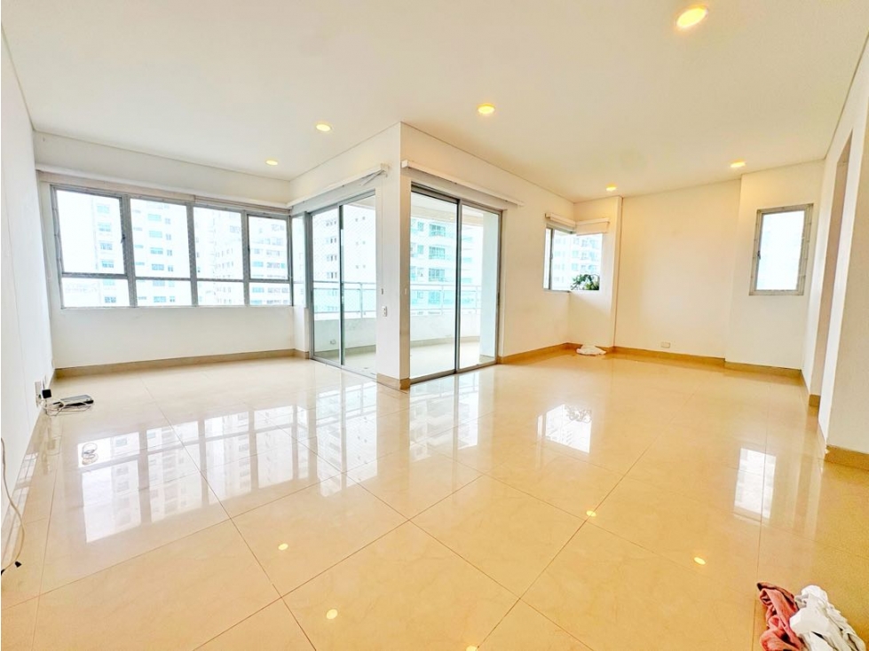 EN VENTA! APARTAMENTO EN CASTILLOGRANDE CON VISTA AL MAR Y BAHÍA! — foto 3