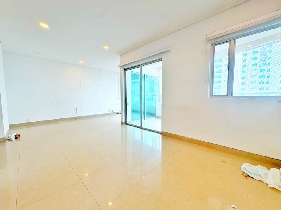 EN VENTA! APARTAMENTO EN CASTILLOGRANDE CON VISTA AL MAR Y BAHÍA! — foto 4