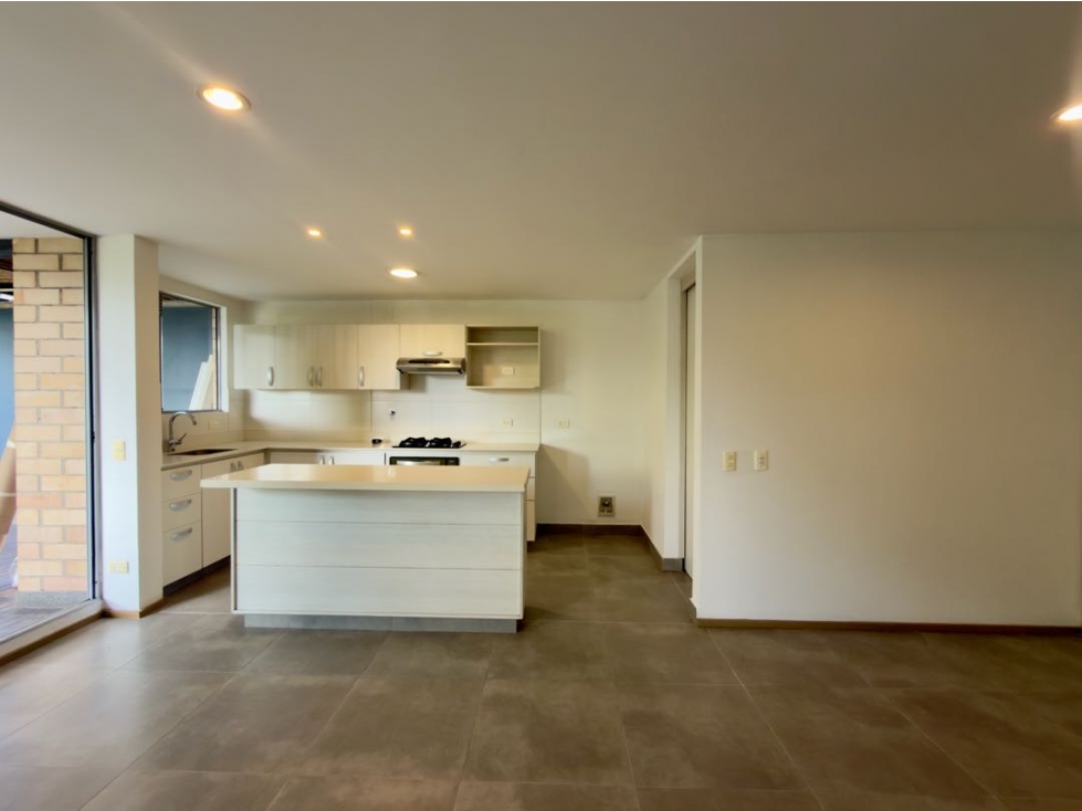 EN VENTA APARTAMENTO EN LA LOMA DE EL ESMERALDAL CON TERRAZA — foto 4