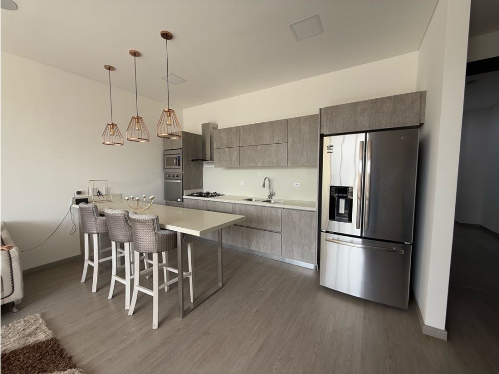 En venta apartamento lujoso con patio en La Quinta Club House Pereira