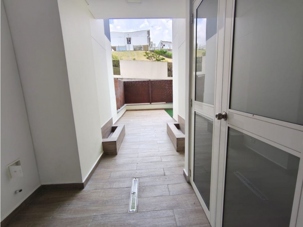 En venta apartamento para estrenar con patio en la Quinta Club House — foto 4
