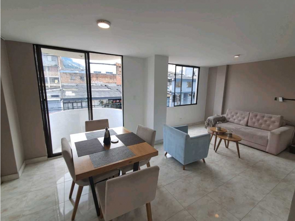 En venta Apartamento/casa tipo duplex remodelado