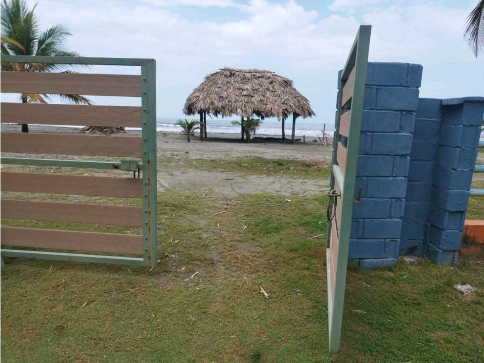 EN VENTA CABAÑA FRENTE AL MAR EN MOÑITOS CORDOBA - 2