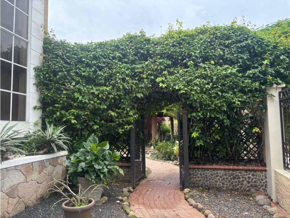 EN VENTA CASA ALBROOK GARDEN