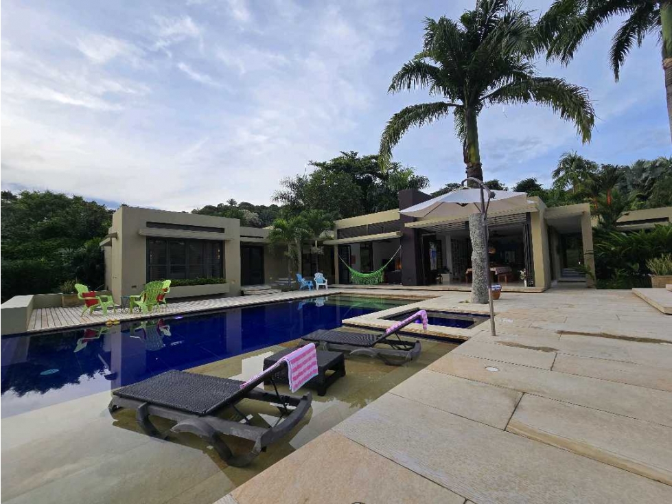 En Venta Casa Campestre 3.421m2 en Conjunto, Anapoima Cundinamarca