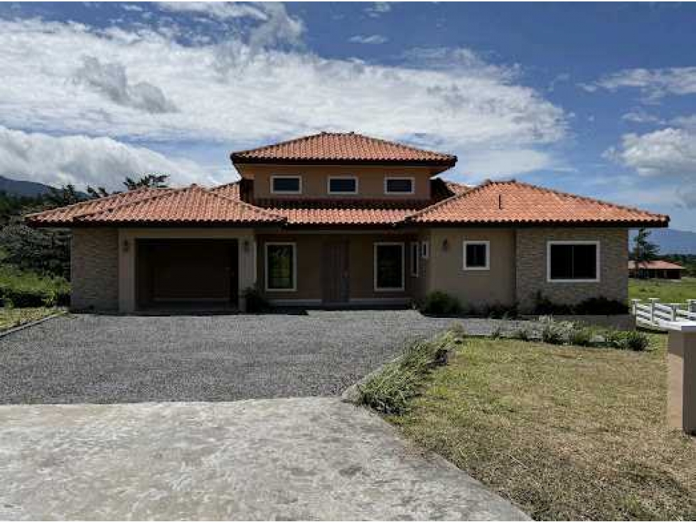 EN VENTA CASA CAMPESTRE BOQUETE