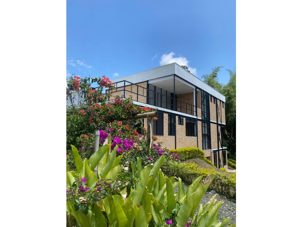 EN VENTA CASA CAMPESTRE CERRITOS PEREIRA