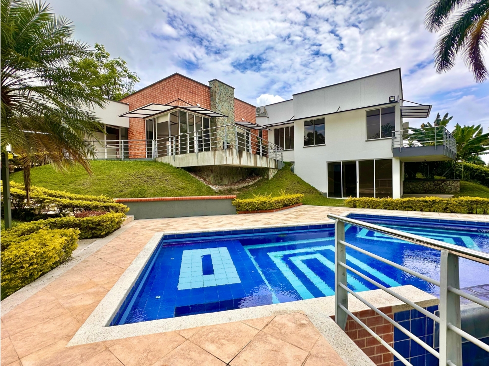 EN VENTA CASA CAMPESTRE CERRITOS PEREIRA