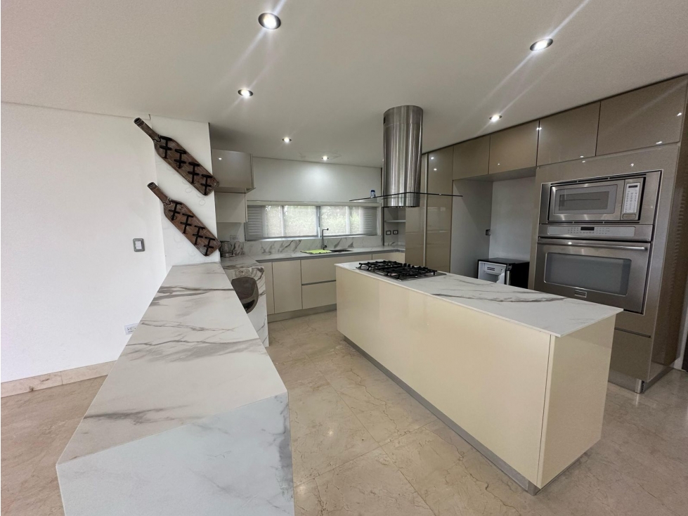 EN VENTA CASA CAMPESTRE COMBIA