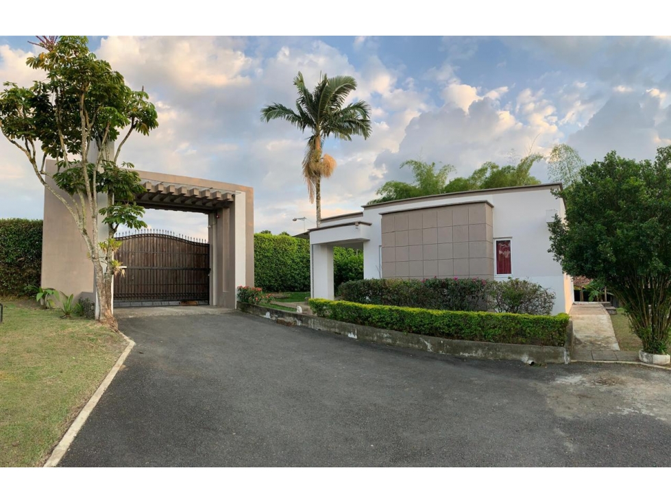 EN VENTA CASA CAMPESTRE CON PESEBRERAS EN CERRITOS PEREIRA