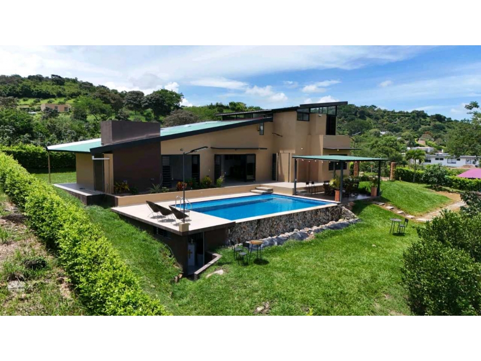 En Venta Casa Campestre con Piscina 2.115 m2 $960 millones