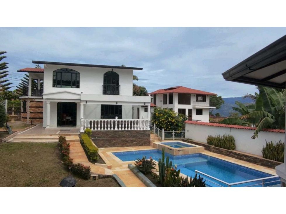 En Venta Casa Campestre con Piscina en Conjunto 747 m2 $980 millones