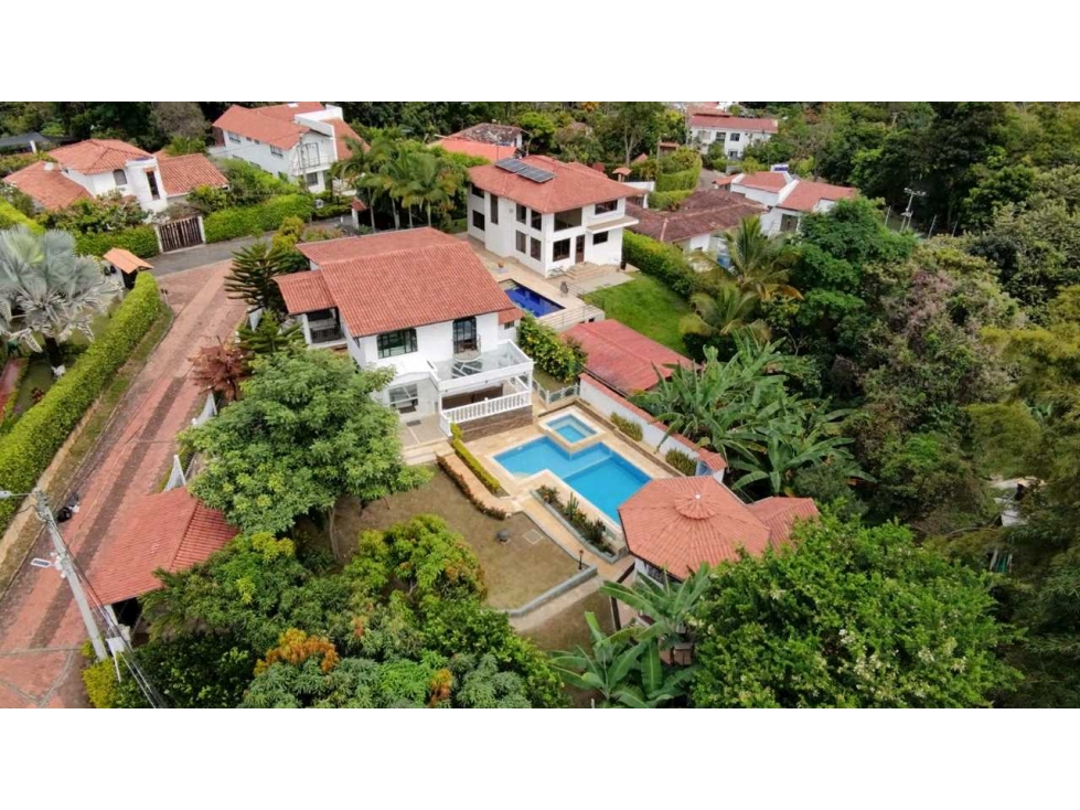 En Venta Casa Campestre con Piscina en Conjunto 747 m2 $980 millones — foto 2