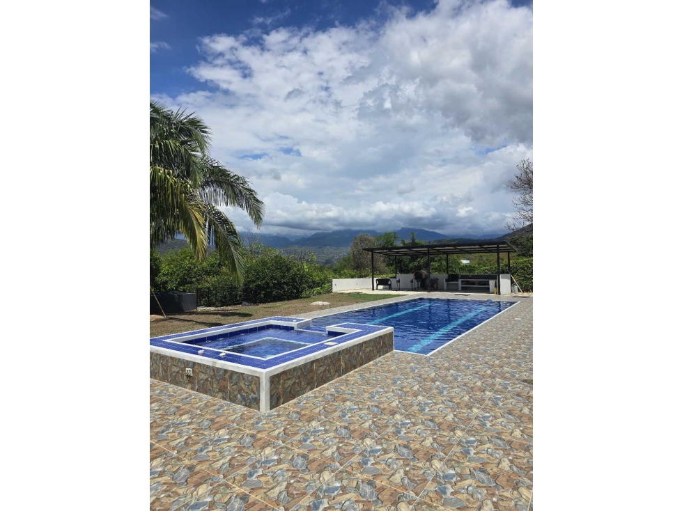 En Venta Casa Campestre con Piscina y Jacuzzi en Conjunto 2.000 m2 — foto 2