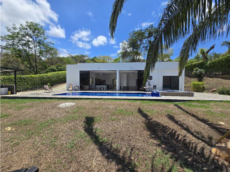 En Venta Casa Campestre con Piscina y Jacuzzi en Conjunto 2.000 m2 — foto 3