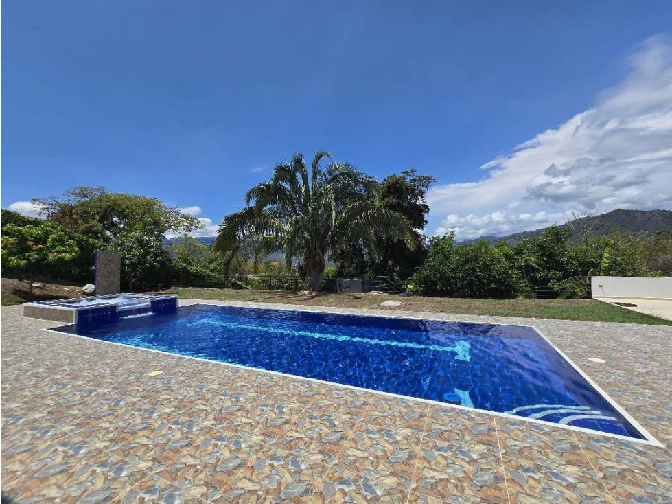 En Venta Casa Campestre con Piscina y Jacuzzi en Conjunto 2.000 m2 — foto 4