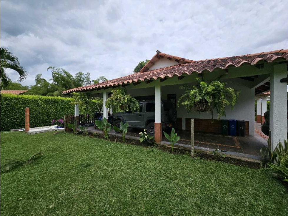 Casa campestre semiremodelada, con piscina privada. Unidad cerrada. — foto 4
