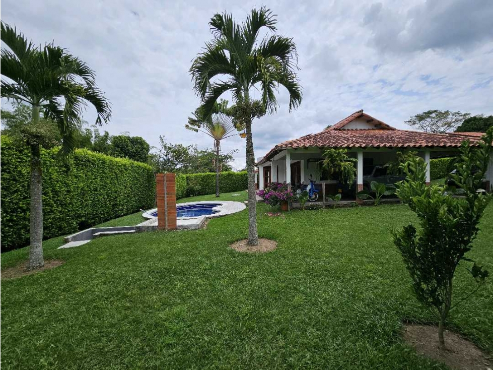 Casa campestre semiremodelada, con piscina privada. Unidad cerrada. — foto 5
