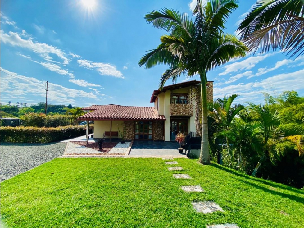 En venta casa campestre en la Vía Armenia ideal para rentas cortas.