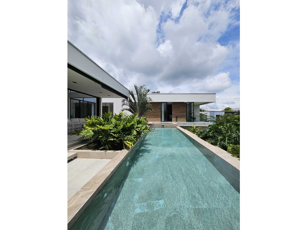 Casa campestre moderna ubicada en exclusivo condominio en Cerritos