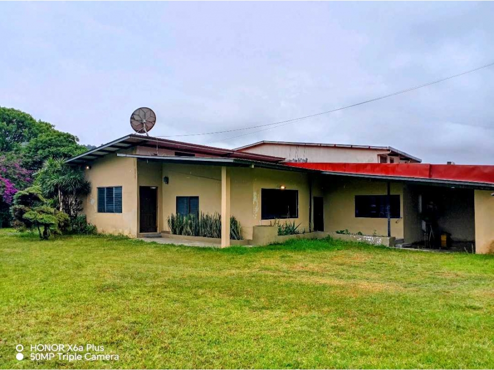 En venta casa comercial en el centro de Bajo Boquete, Boquete. — foto 2