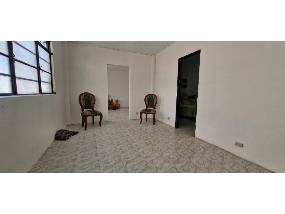 En Venta Casa con Lote en Chinchina a 3 Cuadras de la Plaza Principal - 1