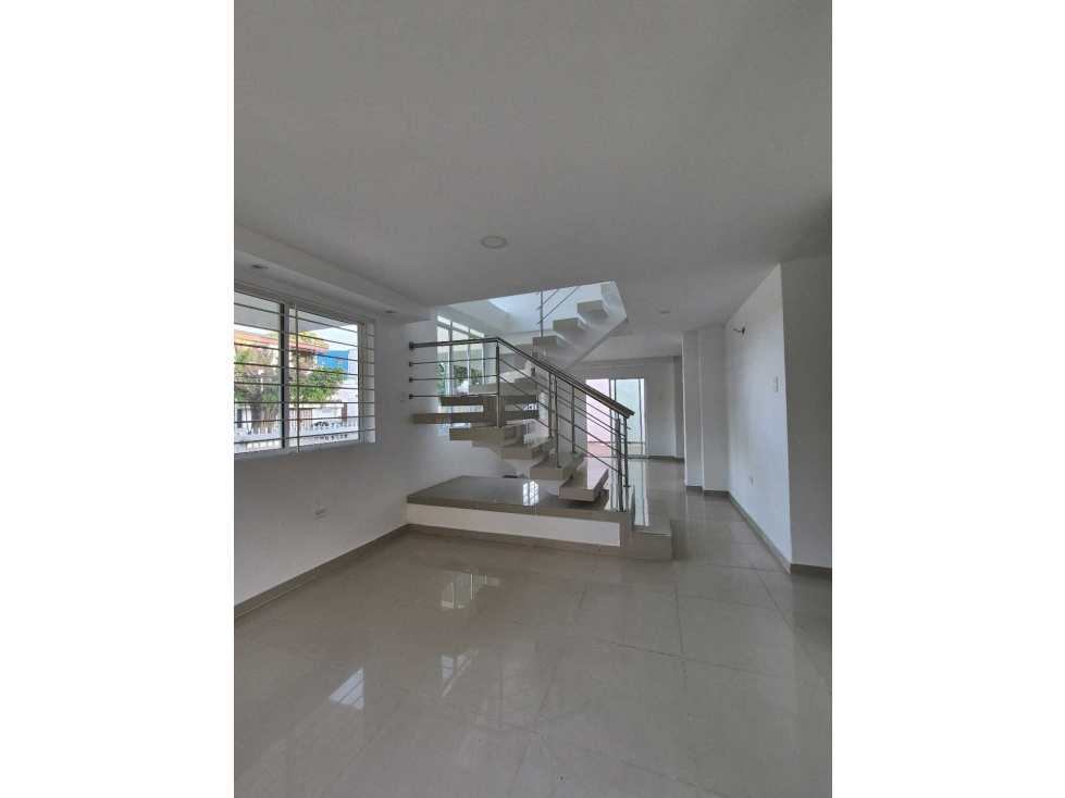 En venta Casa de 2 Niveles en Ciudad jardín