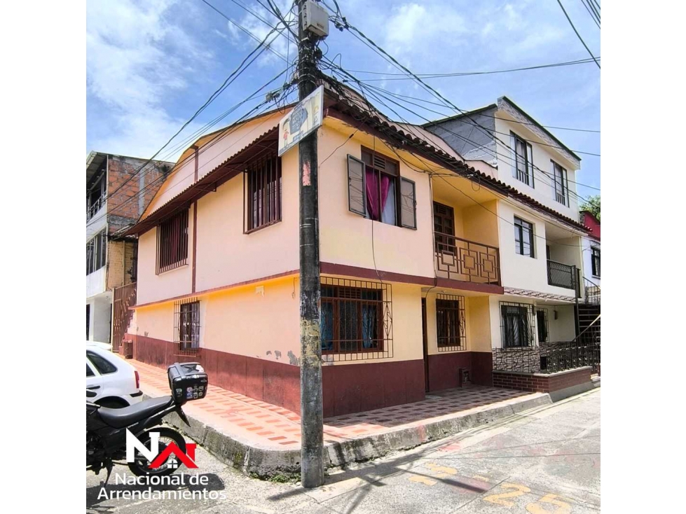 EN VENTA CASA DE 2 PLANTAS INDEPENDIENTES MARTILLO DOSQUEBRADAS
