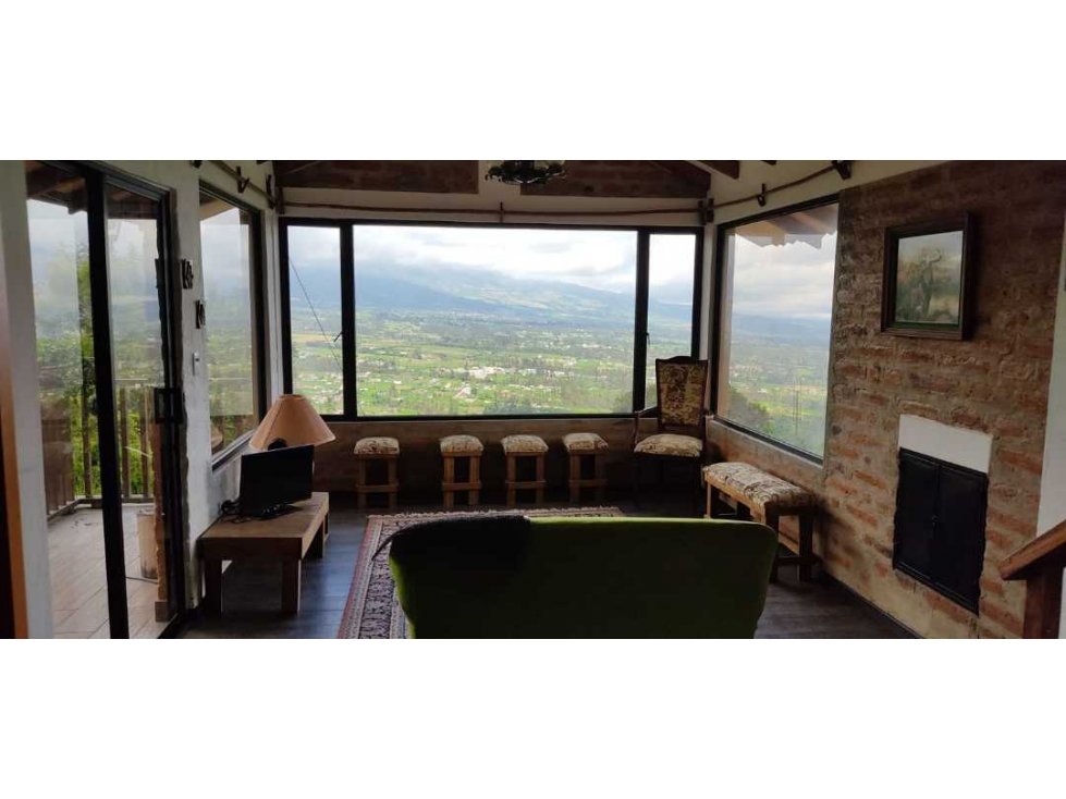 En venta Casa de Campo con Tres Hectarias de Terreno en Otavalo. - 2