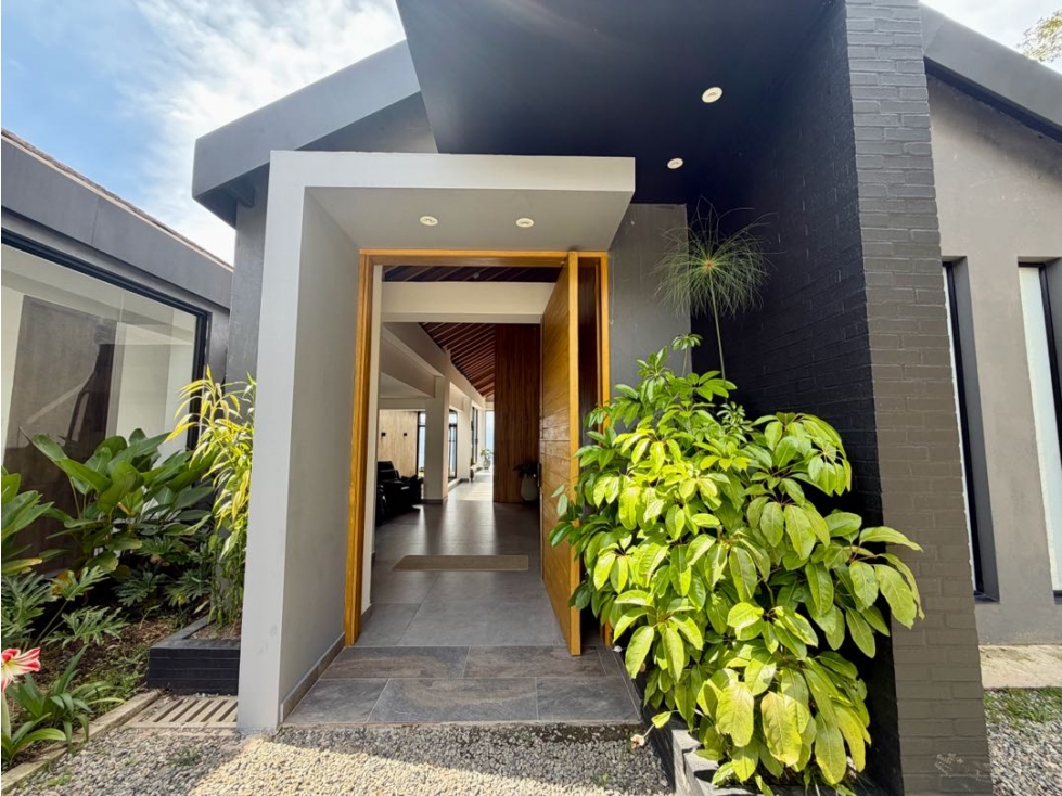 EN VENTA CASA DE UN SOLO NIVEL EN ENVIGADO
