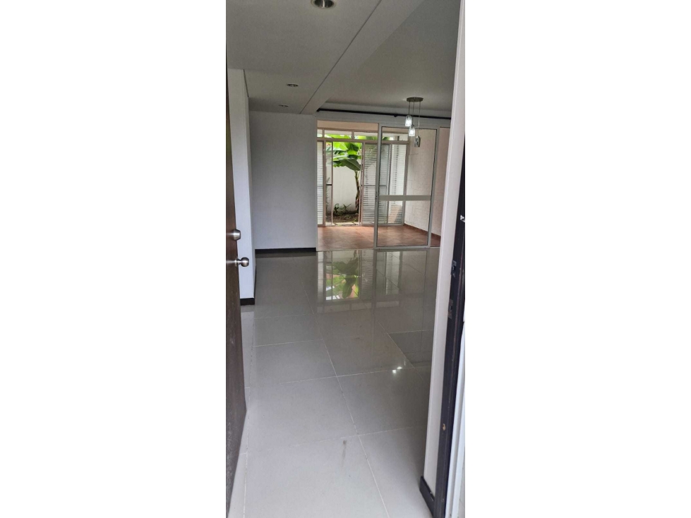 EN VENTA CASA DOS PISOS CONDOMINIO LLANURAS DEL CASTILLO (JH) — foto 2