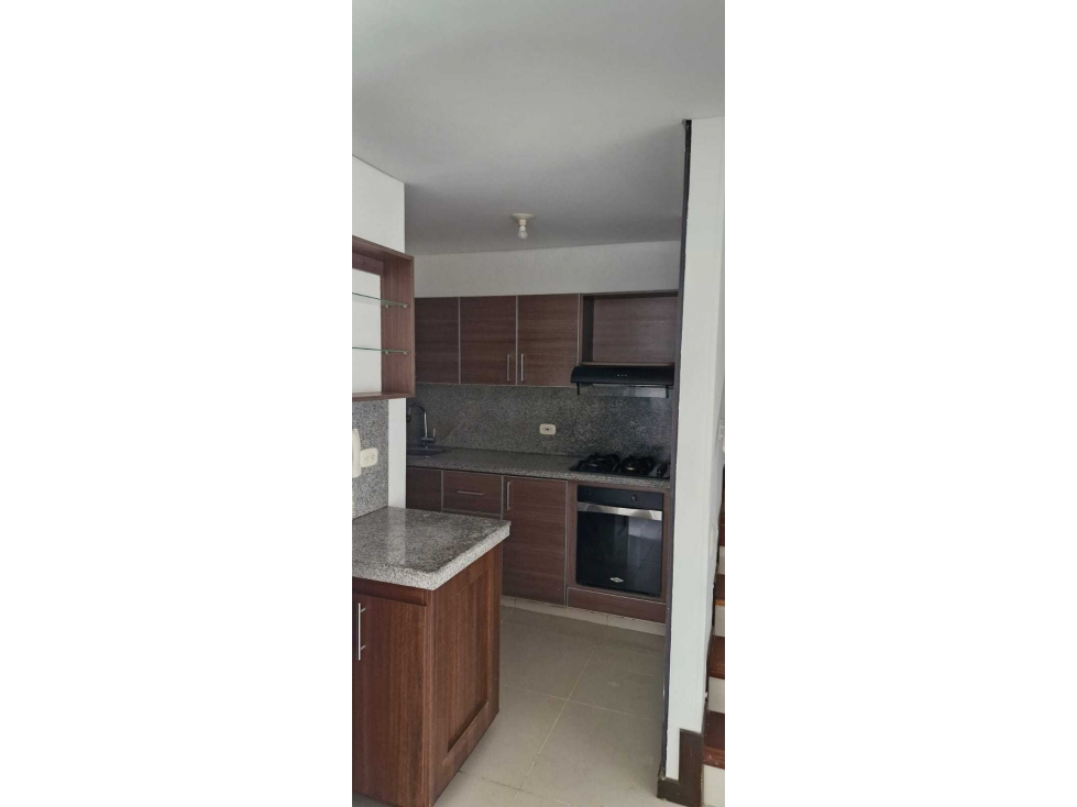 EN VENTA CASA DOS PISOS CONDOMINIO LLANURAS DEL CASTILLO (JH) — foto 3