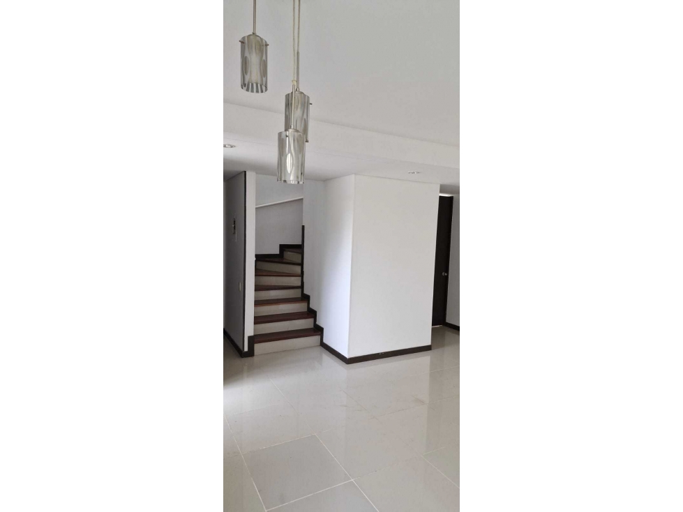 EN VENTA CASA DOS PISOS CONDOMINIO LLANURAS DEL CASTILLO (JH) — foto 4