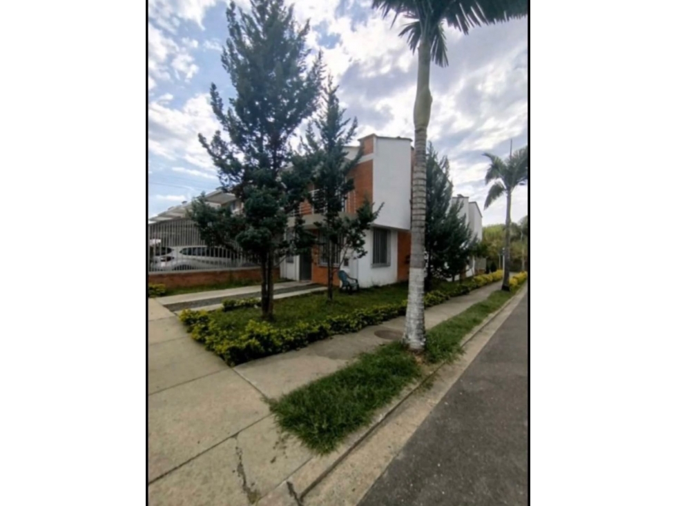 EN VENTA CASA DUPLEX ESQUINERA — foto 2