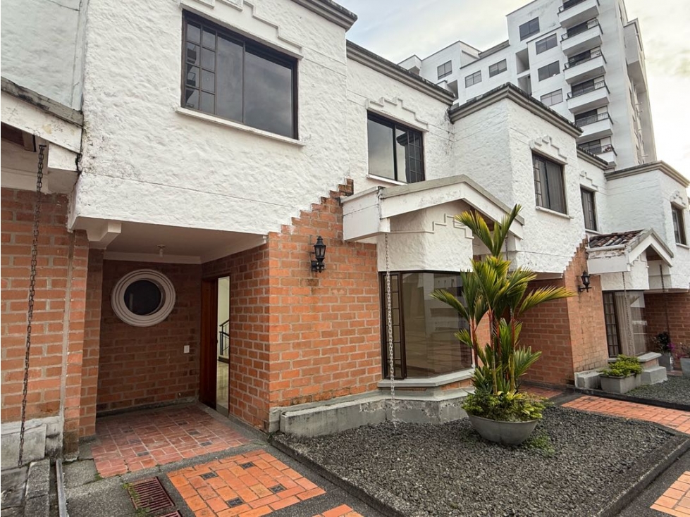 En venta Casa en conjunto cerrado