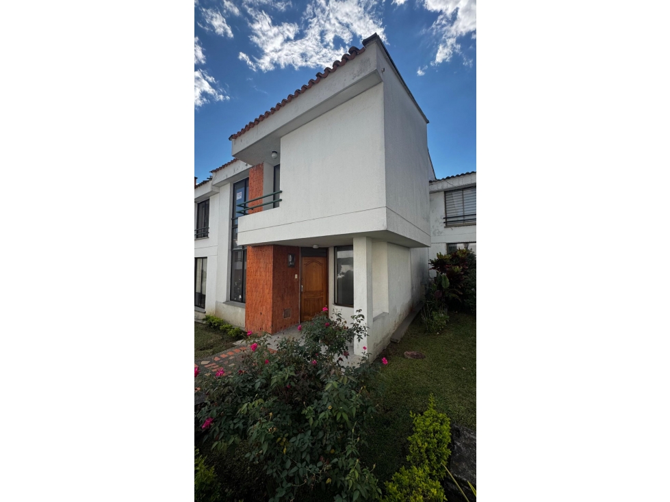EN VENTA CASA EN LA AVENIDA LAS AMERICAS PEREIRA