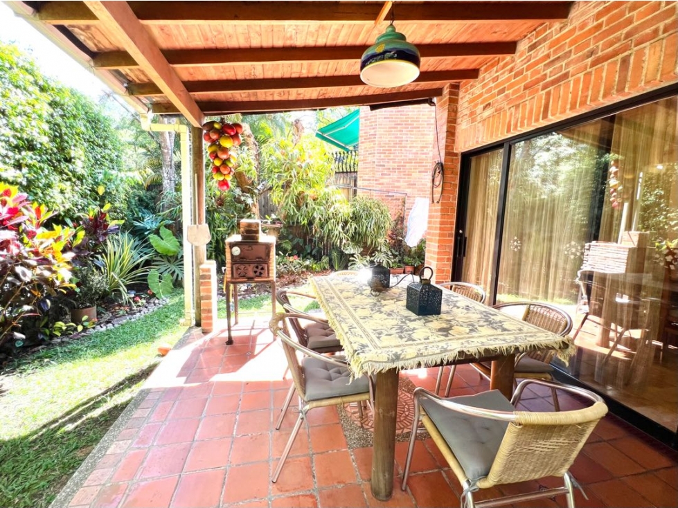 EN VENTA CASA ENVIGADO LOMA DEL ESMERALDAL CERCA A LA FRONTERA