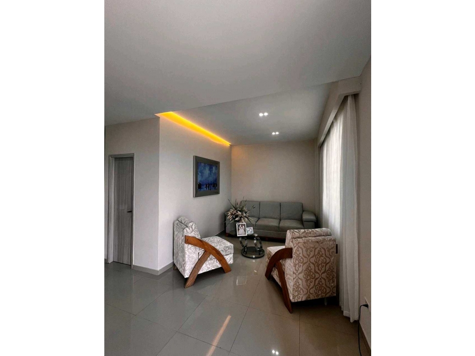 En venta CASA ESQUINERA de dos pisos en el barrio castellana Monteria — foto 2