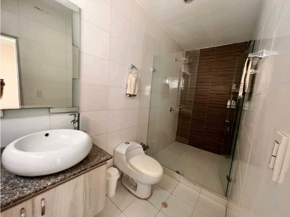 En venta CASA ESQUINERA de dos pisos en el barrio castellana Monteria — foto 4