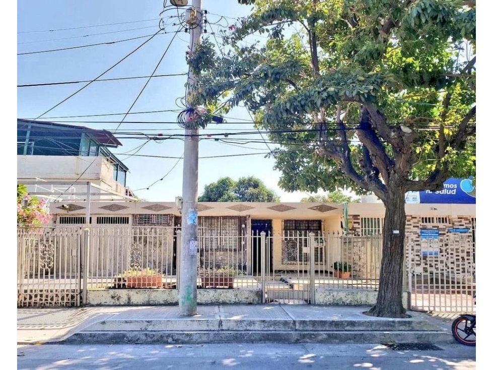 En venta casa lote sobre la avenida santa Rita
