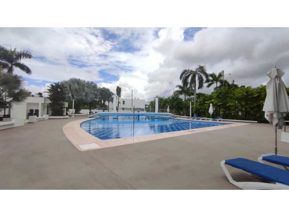 EN VENTA CASA MODERNA EN COSTA ESMERALDA 3 RECAMARAS