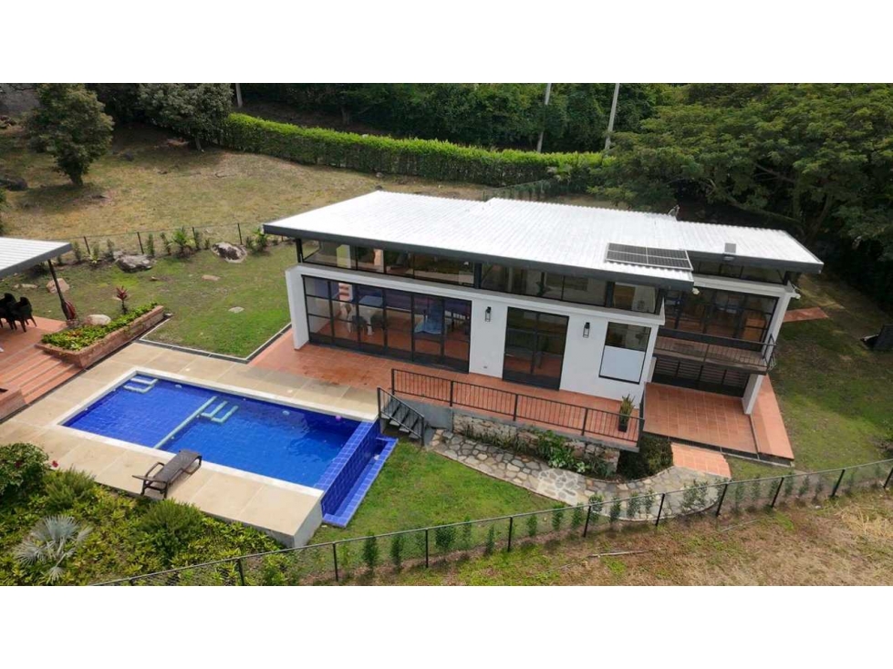 En Venta Casa sobre Planos, Lote 1.000 m2 Área 140 m2 $774 millones