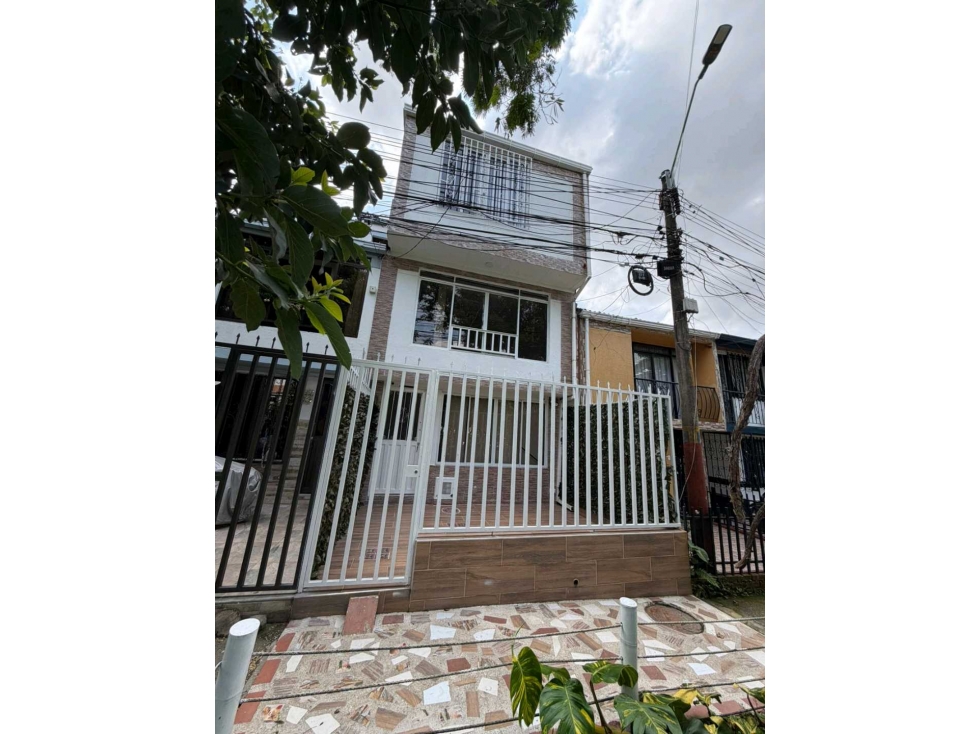 EN VENTA CASA UNIFAMILIAR VILLA DEL PRADO