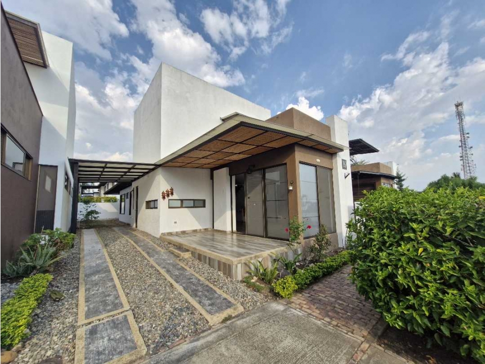 En Venta Casa Urbana 250 m2 en Conjunto con Piscina $750 millones