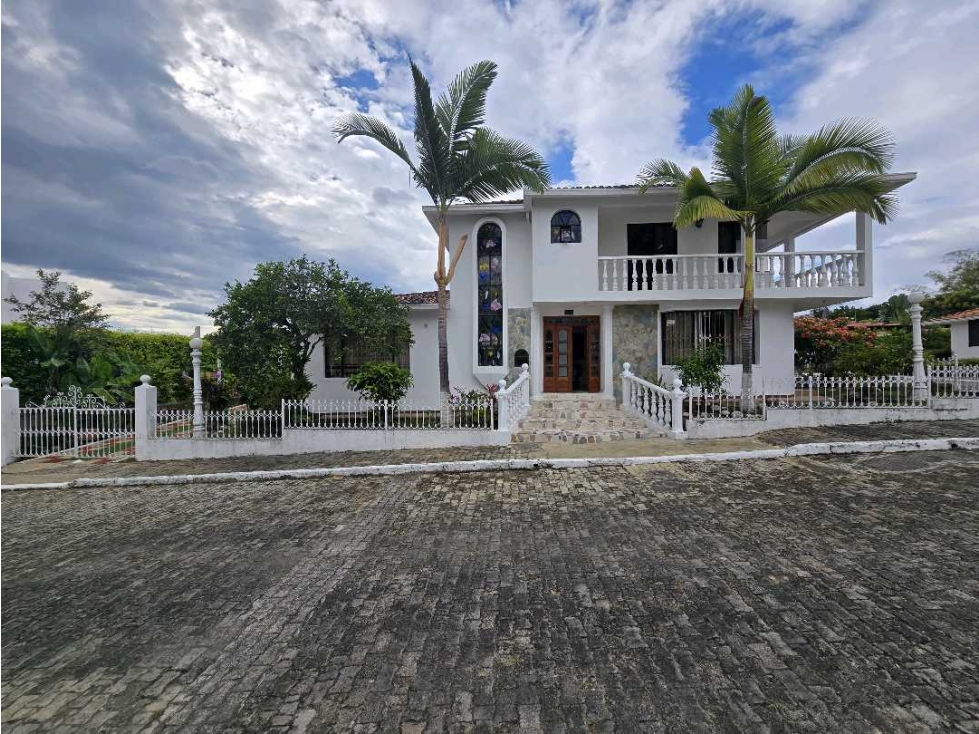 En Venta Casa Urbana con Piscina Privada en Conjunto Cerrado 497 m2