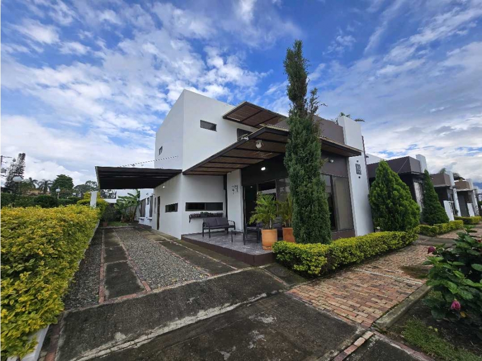 En Venta Casa Urbana en Conjunto 250 m2 $750 millones, La Mesa Cund.